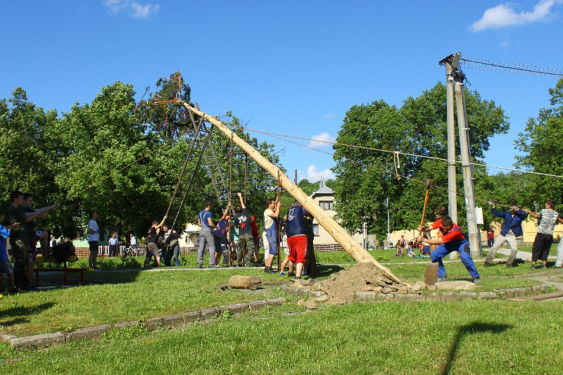 Stavanie maja (22).JPG